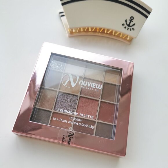 Nuview Cosmetics Cashmere Eyeshadow Palette 16 Colors - Picture 4 of 5